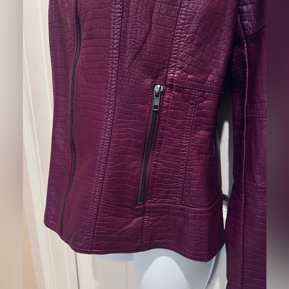 V Cristina Beautiful embossed leather jacket - Picture 7 of 15